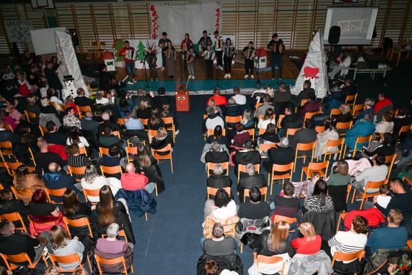 FOTO: Praznični utrip Osnovne šole Grad v znamenju enotnosti