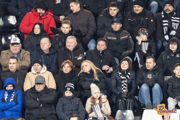 FOTO: Ste bili med 2300 obiskovalci derbija?