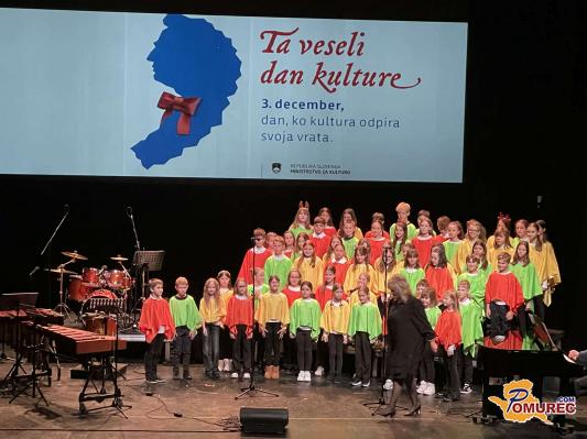 FOTO in VIDEO: Glasbeni večer Ta veseli dan kulture združil lokalne zasedbe