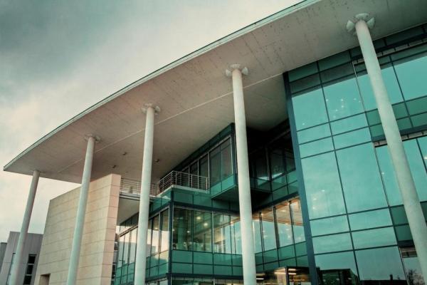 Madžarščina v knjižnici Murska Sobota? Občine ustanoviteljice ostro proti