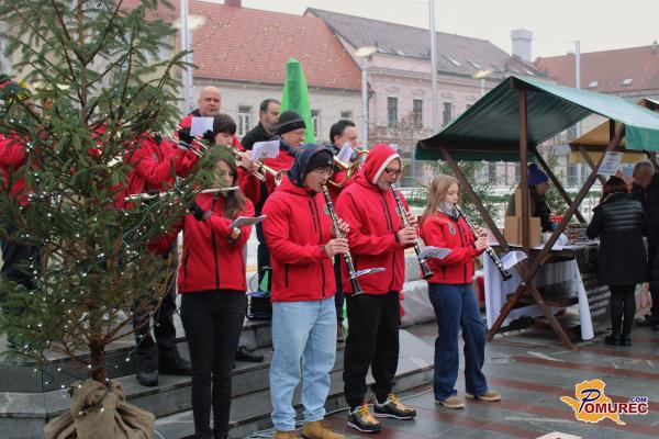 FOTO in VIDEO: Glavni trg v Ljutomeru zaživel v znamenju prazničnih stojnic
