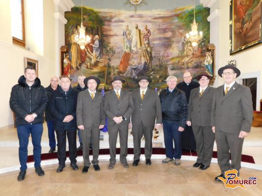 FOTO: V Dobrovniku ob godu svetega Ambroža darovali sveto mašo