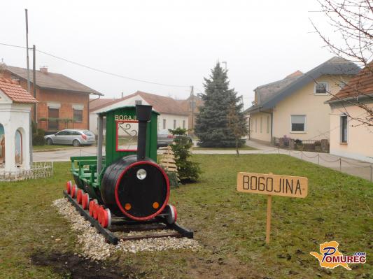FOTO: Poglejte, kakšen vlak krasi središče Bogojine
