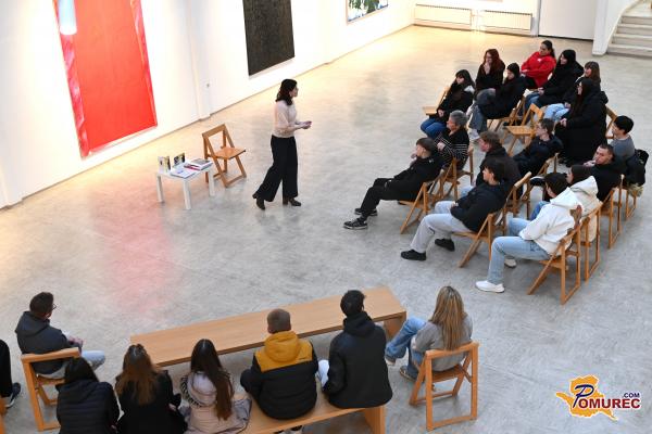 FOTO: Galerija Murska Sobota praznuje kulturni dan z brezplačnimi ogledi in predstavitvijo kataloga