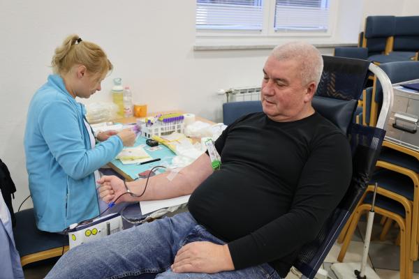 FOTO: V Dolgi vasi uspešna krvodajalska akcija, Andrej Utroša in Jože Kotnjek darovala stotič
