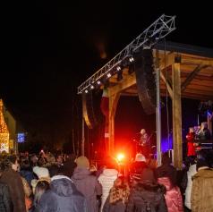 FOTO in VIDEO: Večer nostalgije in dobre volje z Novimi fosili v Radencih