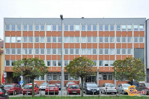 Do kdaj so danes odprte banke, pošte in trgovine?