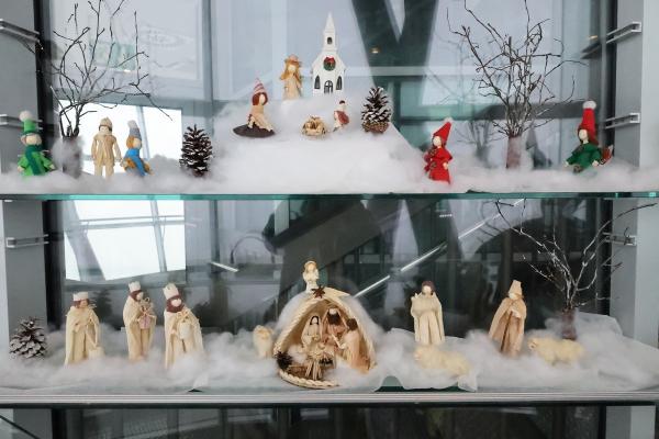 FOTO: V kupoli razglednega stolpa zaživela praznična razstava domače obrti