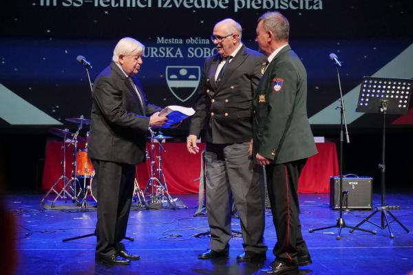 FOTO in VIDEO: Pomurje v prazničnem duhu domoljubja in veteranske povezanosti