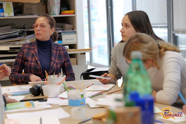 FOTO in VIDEO: V galeriji zaživela ustvarjalna decembrska delavnica