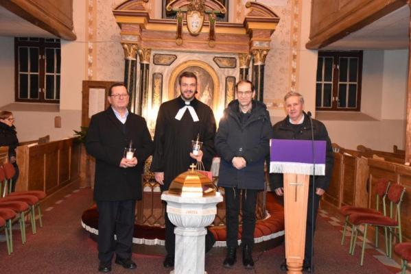 FOTO: Luči miru povezale Odrance in Križevce