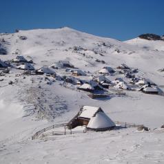 Top 10 izletov po Sloveniji, ki dokazujejo, da je zima idealen čas za raziskovanje
