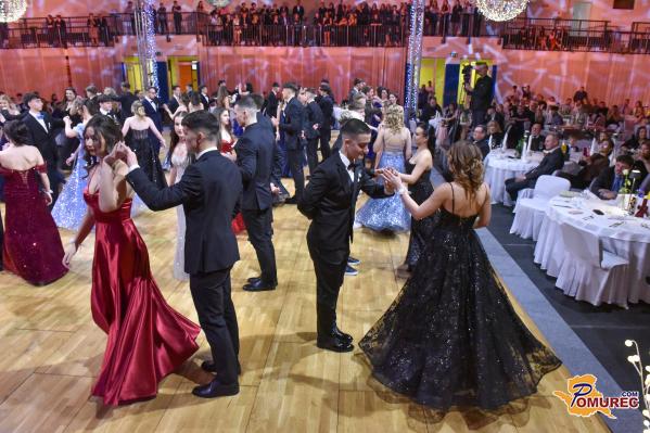 FOTO in VIDEO: Dijaki Srednje zdravstvene šole Murska Sobota zaplesali v Puconcih