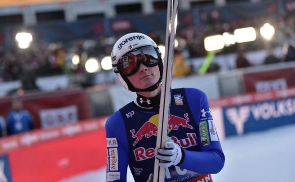 Domen Prevc ponovno na odru za zmagovalce