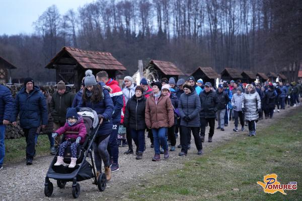 FOTO in VIDEO: Tradicionalni novoletni pohod znova povezal krajane Velike Polane