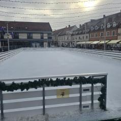 Iz občine so sporočili, da se bo drsališče kmalu zaprlo