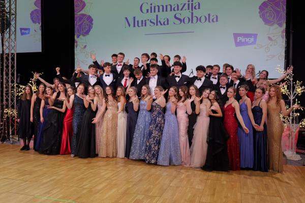 FOTO in VIDEO: Nepozaben maturantski ples gimnazijcev v Puconcih