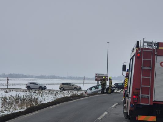 FOTO in VIDEO: Cesta pri Murski Soboti zaprta zaradi prometne nesreče