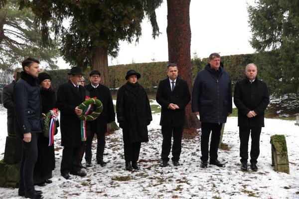 FOTO: V Dolgi vasi počastili spomin na žrtve holokavsta