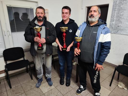 FOTO: Občinski turnir v šnopsu znova povezal kartaše v Krncih