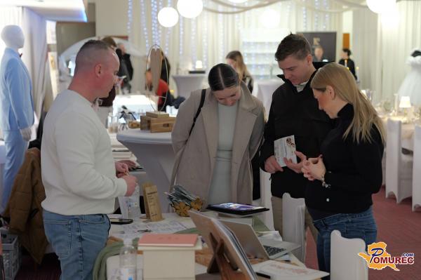 VIDEO: Poroka brez stresa? Odgovore so iskali na poročnem sejmu v Čardi