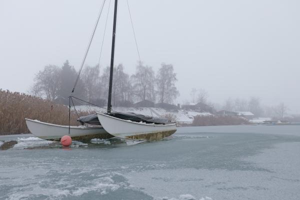 Zamrznjene vode ohromile ribolov v Pomurju