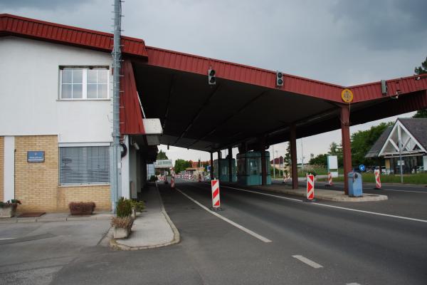 Mejna prehoda Pince in Dolga vas zaprta 