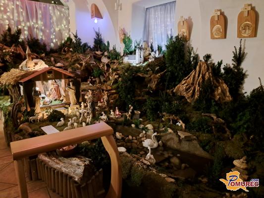 FOTO: Jaslice v samostanu klaris v Turnišču pripovedujejo zgodbo jubilejnih let