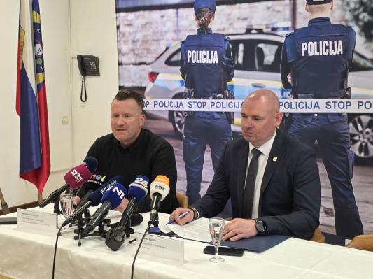 FOTO: Razkrili hudodelsko združbo, hišne preiskave tudi v Pomurju