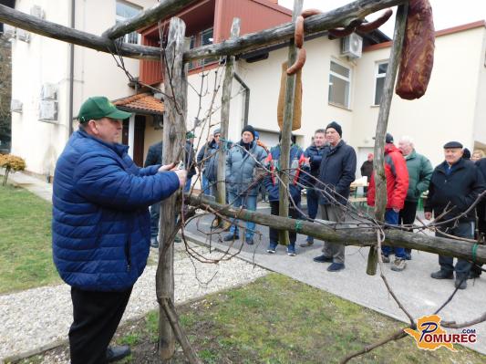 FOTO: V Beltincih ob godu svetega Blaža opravili tradicionalni rez vinske trte