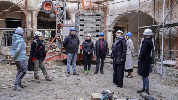 FOTO: Ministrica Asta Vrečko na ogledu obnove Gradu Negova, obnova večmilijonska