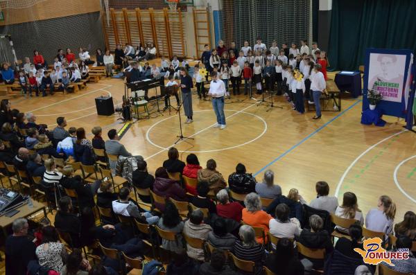 FOTO in VIDEO: Slavnostna prireditev ob kulturnem prazniku povezala učence in krajane