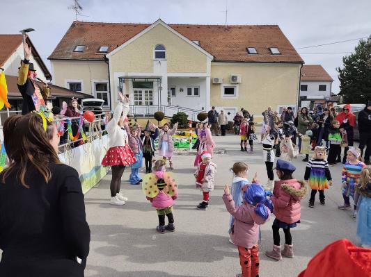 FOTO: Pustno rajanje v Puconcih navdušilo male in velike maškare