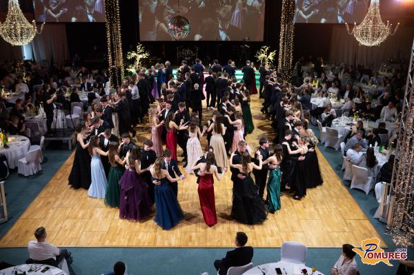 VIDEO: Ljutomerski maturanti slovesno zaključili srednješolsko pot