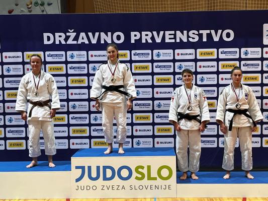 Kaja Baler med elito slovenskega Ne waza juda