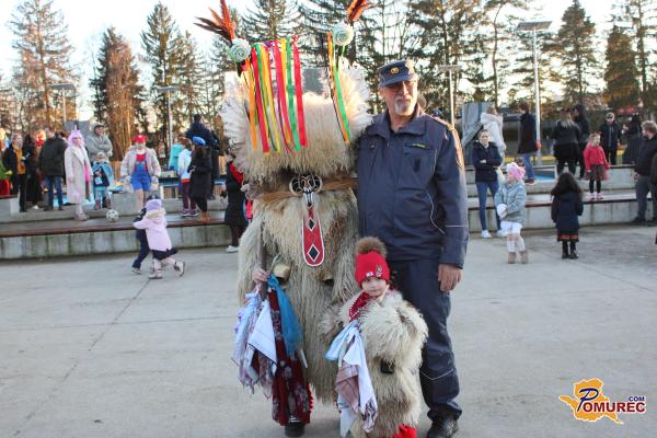 FOTO: Radenski park preplavile pisane pustne maske