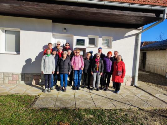FOTO: Križevski upokojenci pozimi krepijo medgeneracijske vezi in nabirajo kilometre