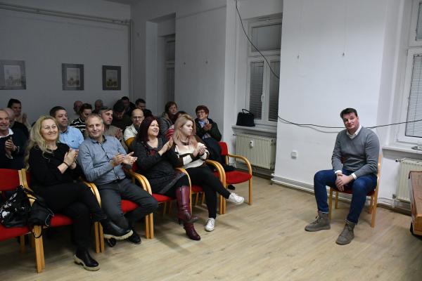 FOTO: Dejan Süč je spregovoril o judovskih družinah Glavne ulice