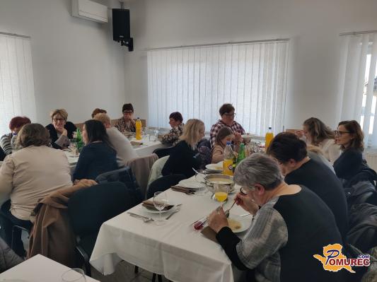 FOTO: V Mlajtincih ob dnevu žena in materinskem dnevu pripravili prijetno druženje