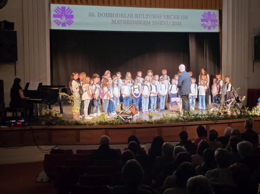 FOTO: V Ljutomeru obeležili 35. dobrodelni večer ob materinskem dnevu
