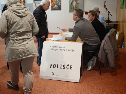 Kako so glasovali Pomurci? Svoboda prepričljivo, SDS uspešna v enem okraju