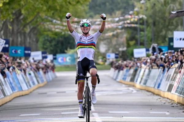 Pogačar po padcu do veličastne zmage v Sanremu