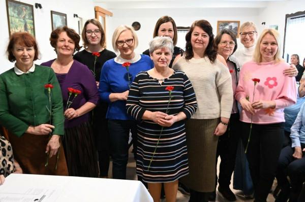 FOTO: Društvo podeželskih žena z novimi načrti in znanjem o zeliščni spirali