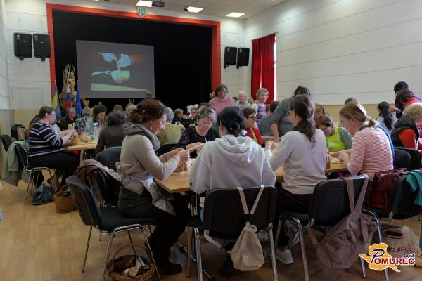 VIDEO: Rokodelci iz dveh držav skupaj ustvarjali v Veliki Polani