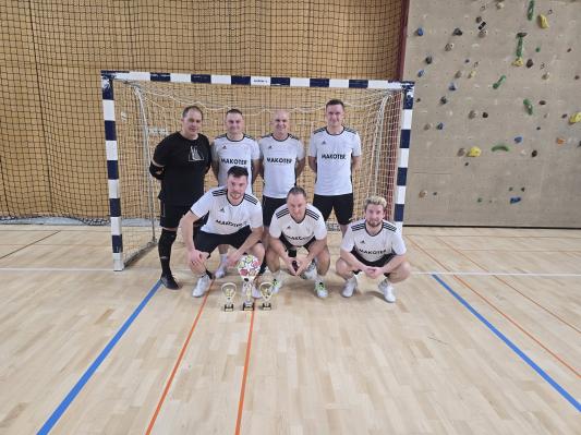 FOTO: V Ljutomeru odigrali 6. novoletni turnir v futsalu za veterane