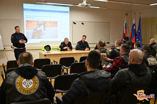 FOTO in VIDEO: Policisti in motoristi v Pomurju združili moči za varnejšo motoristično sezono