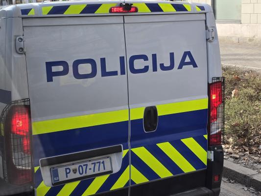 Policisti obravnavali ponarejanje denarja in napad na uradno osebo