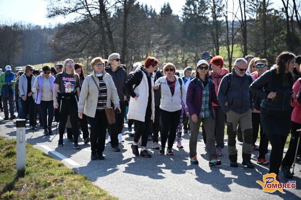 FOTO in VIDEO: Pohodniki raziskovali Goričko in uživali v sladkih postankih
