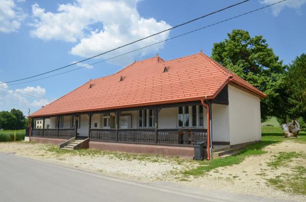 Znano je, koliko bo stala obnova stare šole v Dolini