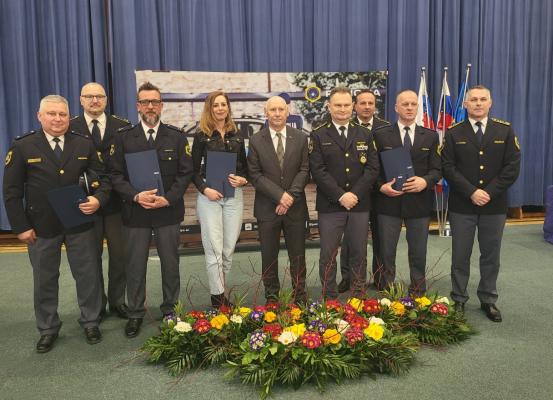 FOTO: Pomurski policisti in občanka prejeli medalje policije za hrabrost in požrtvovalnost